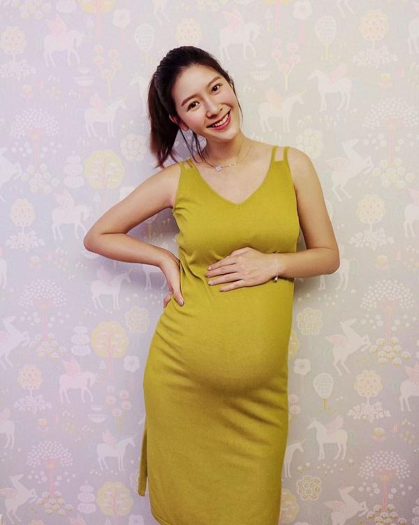 27歲余香凝報喜剖腹產誕下6.5磅B女 大讚baby Clare：兩母女合作無間