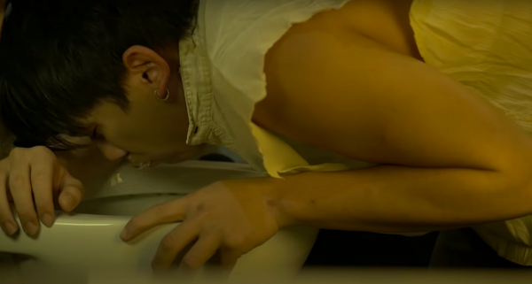 姜濤17歲拍微電影獲獎單眼皮青澀造型出土 冇包袱演失戀吸毒男入型入格 網民讚有潛質
