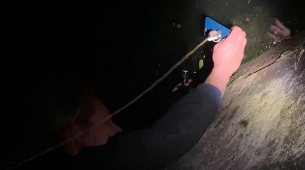 iPhone 12 Pro意外跌落運河仲用到 德國男靠MagSafe磁吸水中釣回 仲釣到Switch遊戲機