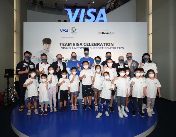劍神張家朗東京奧運奪金後首次公開亮相  於希慎以Visa簽帳贈奧運主題禮品