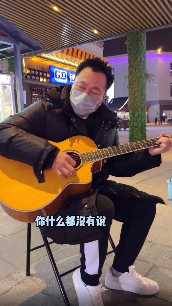 57歲黎耀祥獨坐內地街頭擺檔賣藝影片瘋傳 TVB三屆視帝疑北上發展撈唔掂惹人心酸