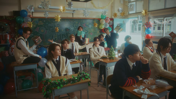 MIRROR新歌《12》MV大晒聖誕節慶氛圍回到學校 Anson Kong疑受退團風波影響合唱拍攝時心不在焉