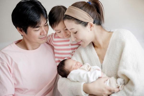 42歲楊茜堯秘密產子誕下第二胎！ 與羅子溢結婚5年一家四口湊成好字