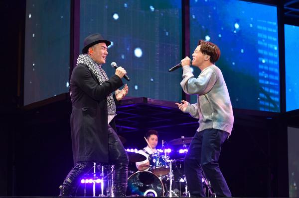 台灣歌手任賢齊首次參與香港跨年騷 與Supper Moment驚喜同台rock爆全場