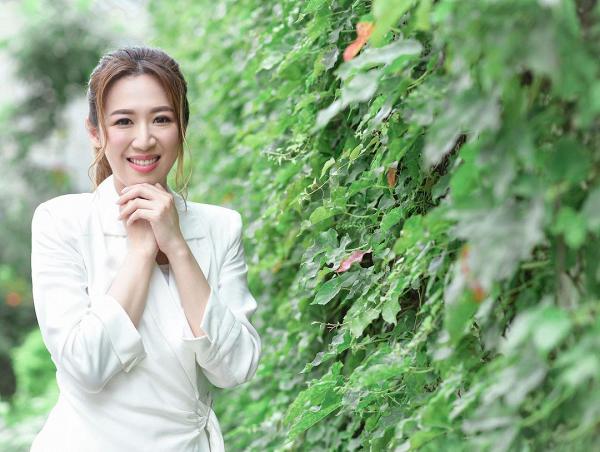 33歲人妻岑杏賢低調宣布約滿離巢TVB專心湊B 12年選港姐奪最上鏡小姐入行《開心速遞》成告別作