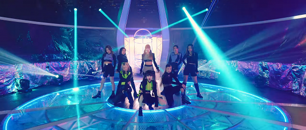 COLLAR出道歌《Call My Name!》MV面世！8位成員化身新世紀人類戰士型爆登場哂香港女團型格魅力