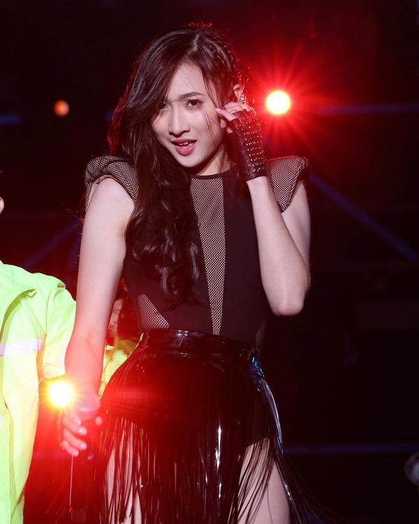 15歲鍾柔美單飛出道第一首歌《Breakin' My Heart》做新人 Yumi獲TVB打造樂壇新一代跳唱女歌手