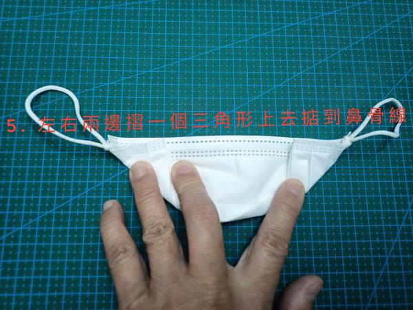 【新冠肺炎】K Kwong分享1分鐘自製3D立體口罩！簡單摺法加強平面口罩保護力