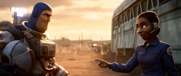  光年正傳｜美國隊長Chris Evans再演「凍齡人」！《反斗奇兵》外傳追溯太空戰士巴斯光年起源