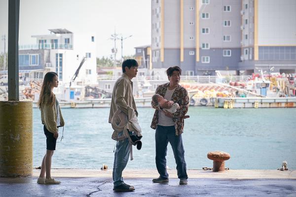 《孩子轉運站》(Broker) 6月23日上映 |日本金像導演是枝裕和首部韓語電影 | IU首度演媽媽