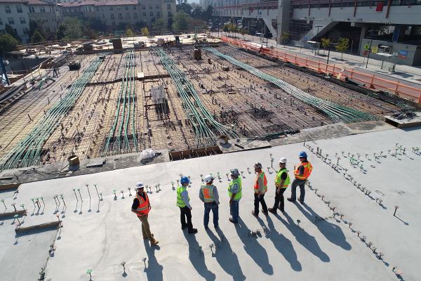 香港地盤工友日薪高達$2481！2022年最新出爐 33個公營建築工程職位人工一覽