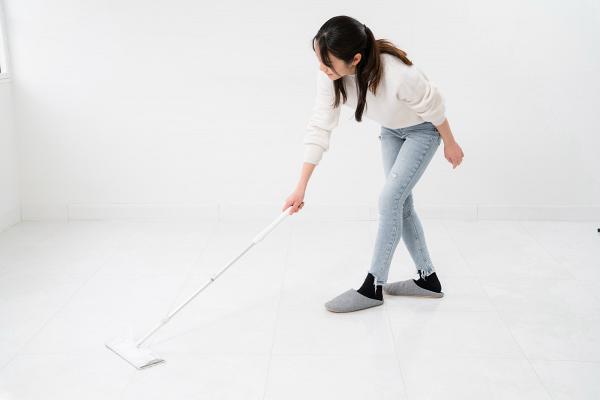 日本主婦教你一塊地板濕抹布用「4+2」次 唔好拖一次就掉！
