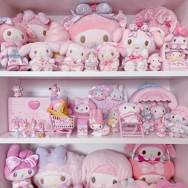 越南少女夢幻粉紅Sanrio主題部屋 被Melody、Kuromi、肉桂狗公仔重重包圍！