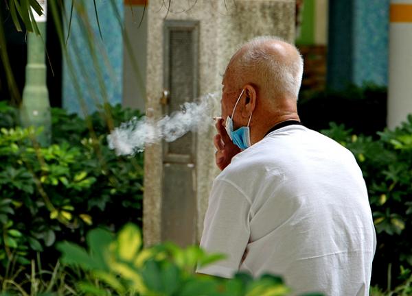屋企有煙味傳入 懷疑樓下鄰居食煙　 唔想喺屋企吸二/三手煙 可以點做？