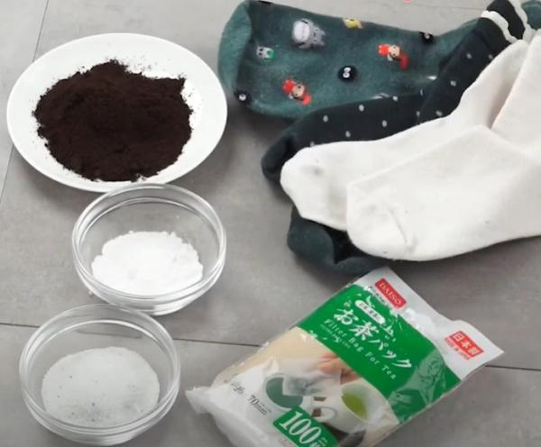 實試 4 招環保防潮法  梳打粉、咖啡渣、無綫抽濕器邊樣最掂？