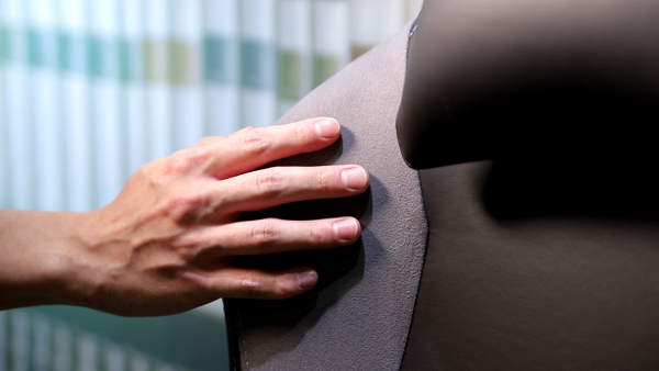 車迷注意！實試瑪莎拉蒂最新電競椅  型格刺繡Logo+155°坐姿模式+涼浸浸記憶頭枕