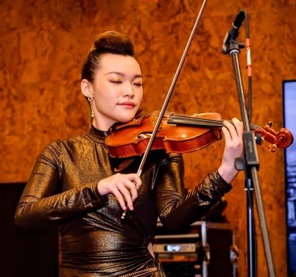 聲夢傳奇2｜亞軍25歲Janees黃洛妍神之履歷現職小提琴演奏家 放棄歐洲5年演奏事業回港追夢