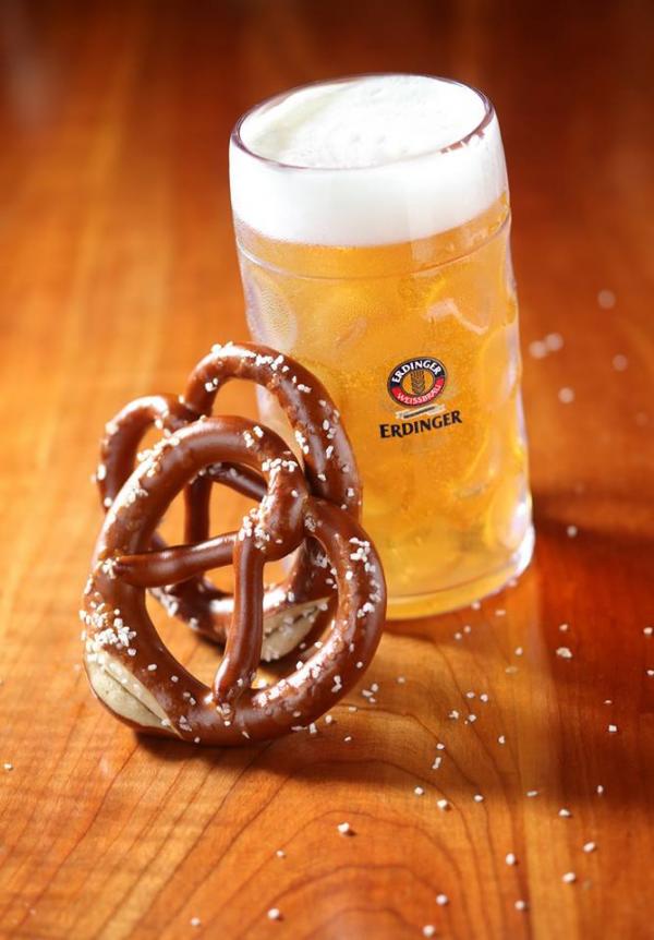 每晚限量發售25套重量級啤酒餐(圖:FB@The Marco Polo German Bierfest)