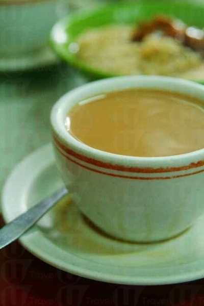 喝一杯奶茶，彷彿是到舊式茶記的指定動作。