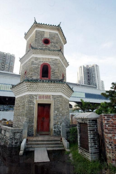 聚星樓是香港現存唯一的古塔，座落在上璋圍之北。( 相片來源：香港經濟日報 )