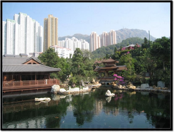 有水有山，有中國亭園之借景的意味。