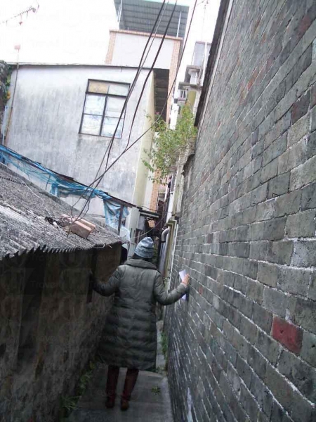 吉慶圍城牆內的小巷非常狹窄。