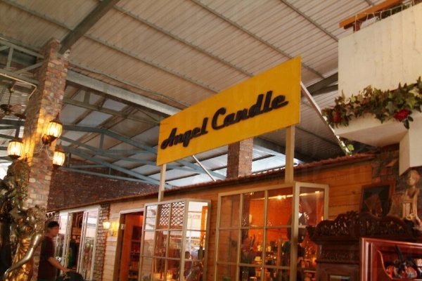 Angel Candle 出售的蠟燭專攻歐洲市場。