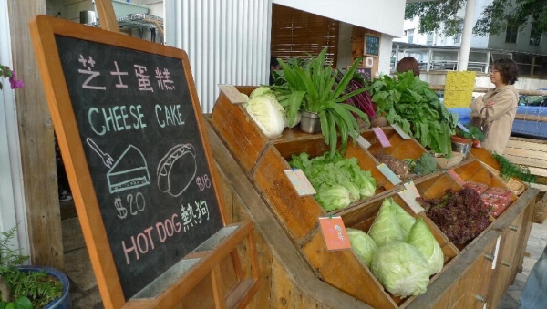 紅菜頭的有機蔬菜排列得井井有條，活像歐洲露天 sunday market 一樣。