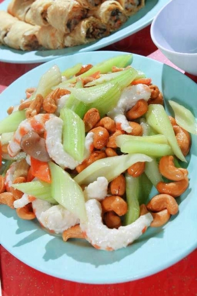 腰果大蝦也是素食館的招牌菜之一。