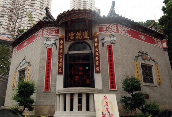 蓮花宮外形呈八角形，香港罕見。
