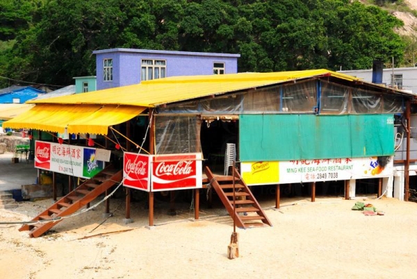 馳名的海鮮酒家，是在沙灘上搭建的高架小木屋，感覺像小島度假勝地。