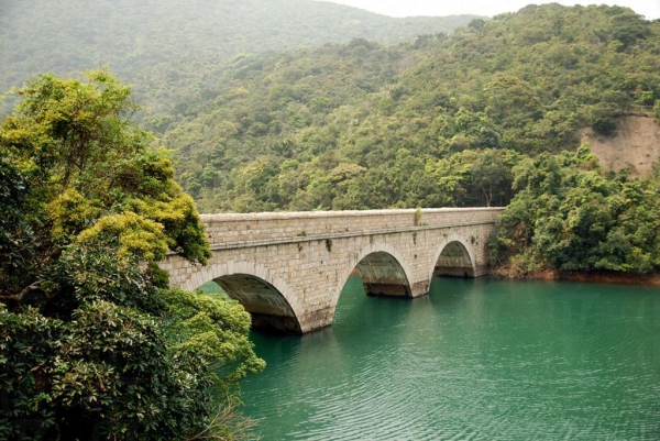 四條大潭篤水塘石橋讓大潭洋溢著歐洲風情。