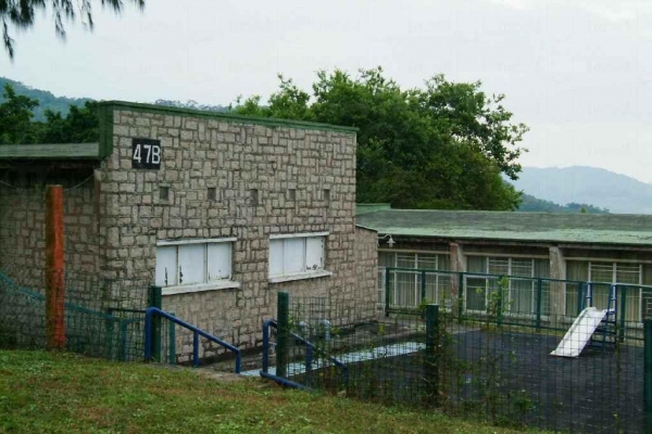 石崗軍營仍存有一此懷舊的遊樂場設施，與市區所見的略有不同。