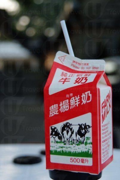 純正鮮奶有 3 款口味，分別為全脂、低脂及脫脂；每盒奶均需在港加工，大約可保存 7 日。