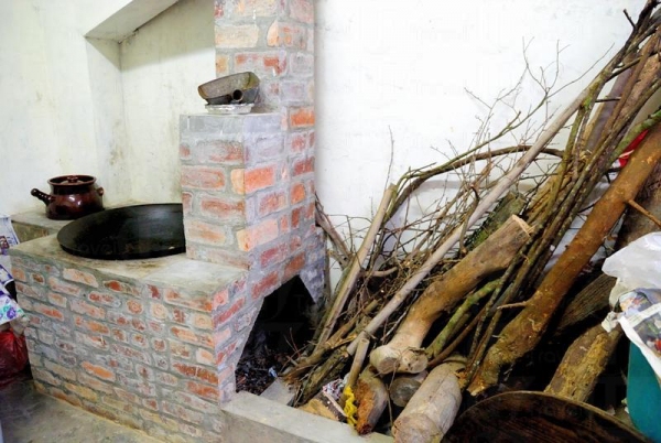 傳統味道的秘方就在這磚灶頭，以傳統柴火方法煮菜，更添風味。