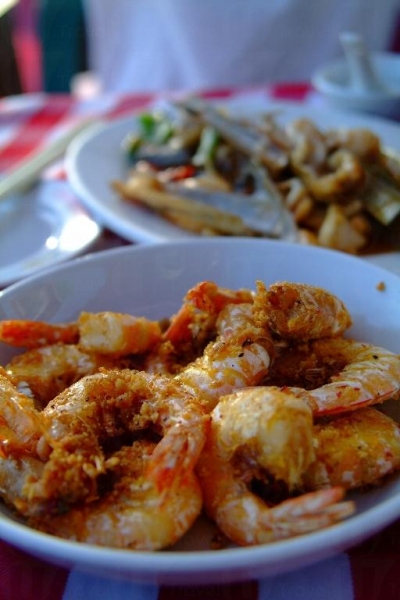 富貴黃金蝦加入了香濃惹味的鹹蛋黃與蝦一同炒，比一般炸蝦更香口美味。