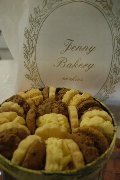 Jenny Bakery在短短幾年間己擴充至 5 間分店，由人手製造的曲奇打響名堂。