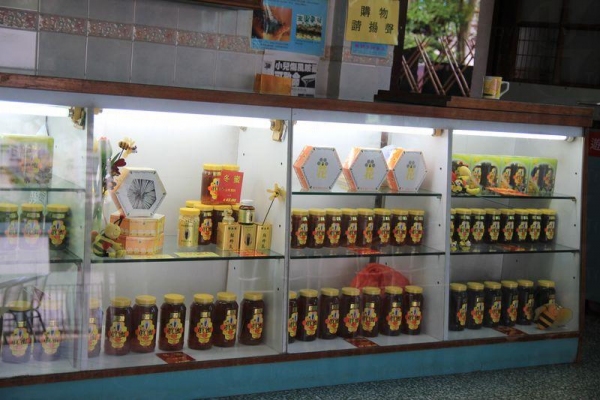 同場可以購物各式蜂蜜產品。