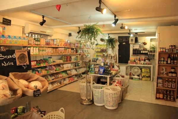 店內超過 400 多種有機產品，上至茶葉，下至有機嬰兒用品亦在此發售。