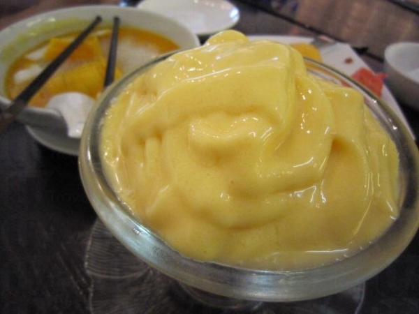 芒果沙冰（$30）質感軟滑，芒果味香濃，不錯！