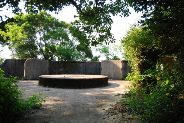 松林廢堡是香港難得保存完好的二戰防空設施。