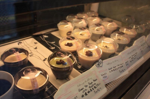 凍櫃裡放滿各式各樣的日本甜品，賣相十分精緻。