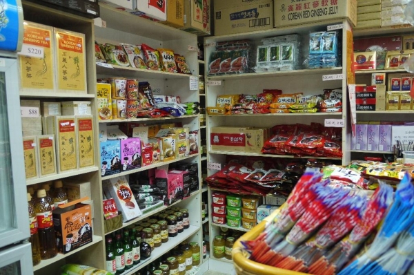 店內有許多韓國正牌健康小食，保證全由韓國入口。