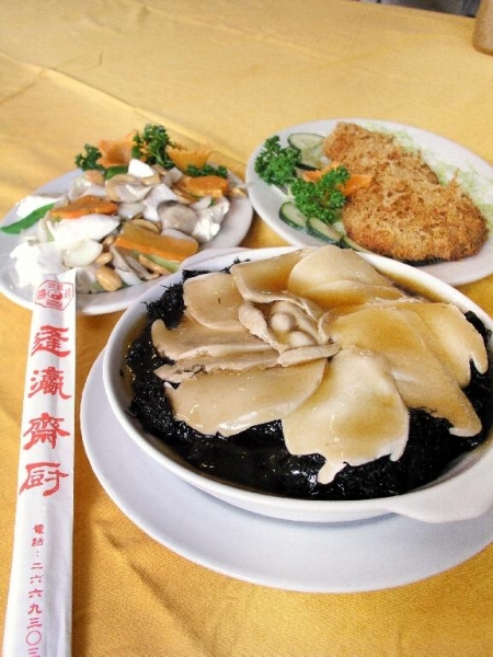 蓬瀛仙館的齋菜水準不錯，很多新派齋菜都有供應。