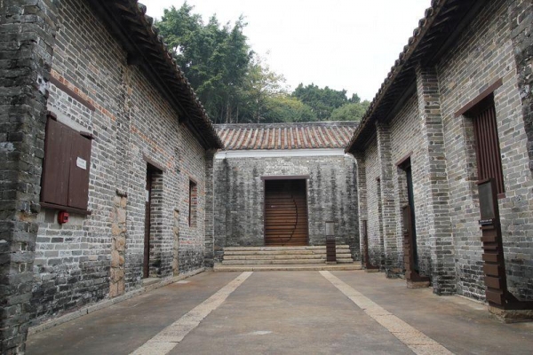 九龍城寨公園裡可見昔日的衙門，仍保存完好。
