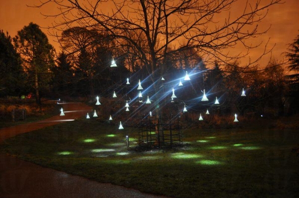 《聲光園》在英國牛津、利物浦，與蘇格蘭愛丁堡藝穗節展出時，大受歡迎。