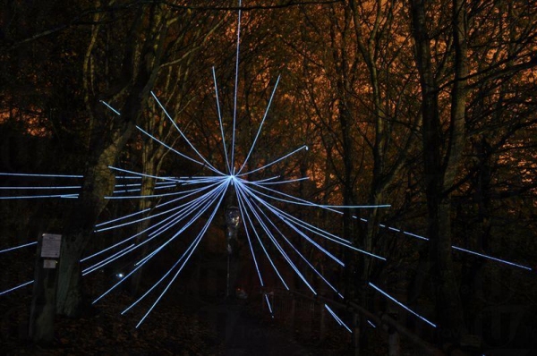 英國的著名裝置藝術家會將九龍城寨公園打造成為科幻之園。