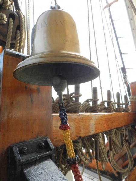 用作提醒船員換更的船鐘，船鐘響的次數代表不同的更份。