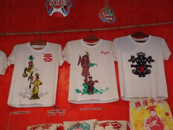 自家製太平清醮 T-shirt，限量發售。