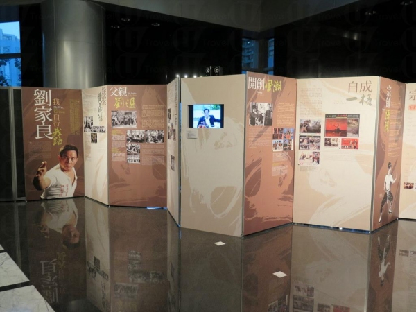一樓電影院前的大堂常有不同展覽，採訪當天是劉家良紀念展。
